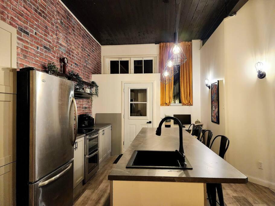 Loft Style Industriel-Centre-Ville+Parking Gratuit Quebeque Quarto foto